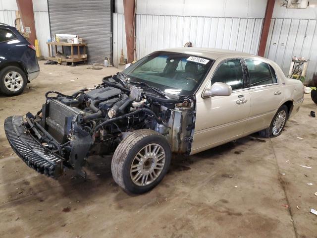  Salvage Lincoln Towncar