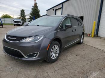  Salvage Chrysler Pacifica