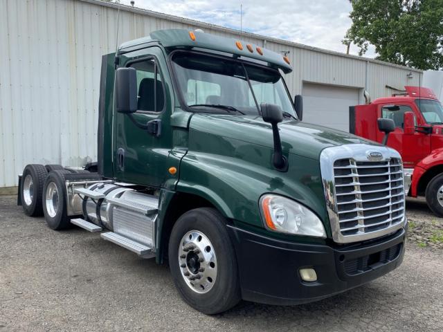  Salvage Freightliner Cascadia 1