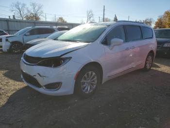  Salvage Chrysler Pacifica