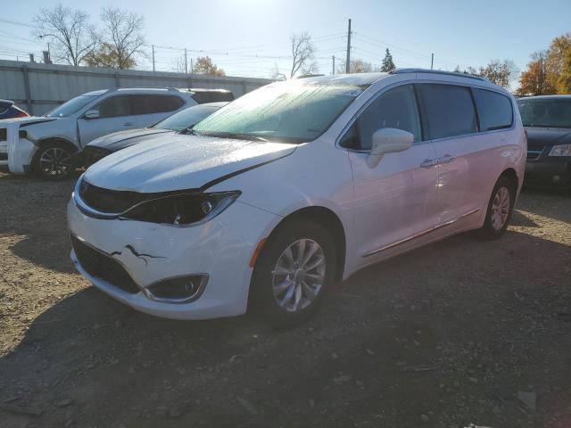  Salvage Chrysler Pacifica