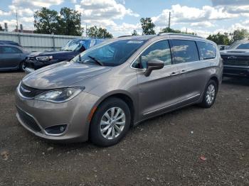  Salvage Chrysler Pacifica