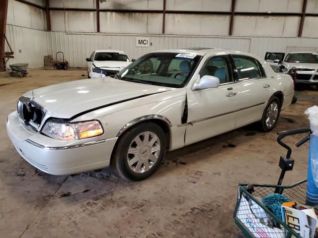  Salvage Lincoln Towncar