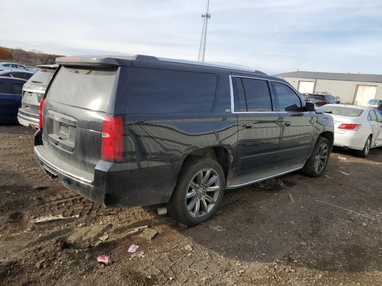 Chevrolet Suburban K1500 Ltz Image 2
