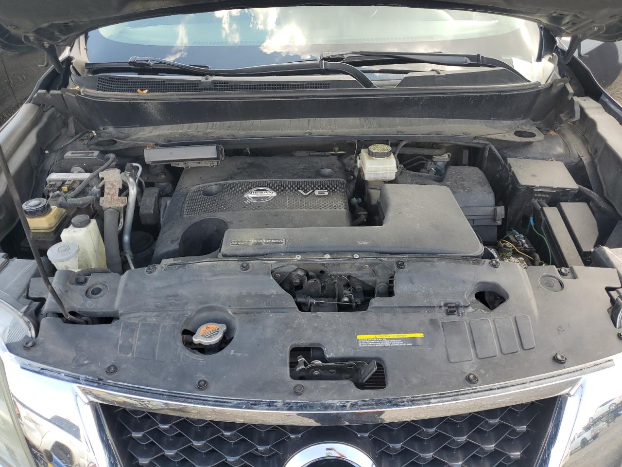 Nissan Pathfinder S Image 9