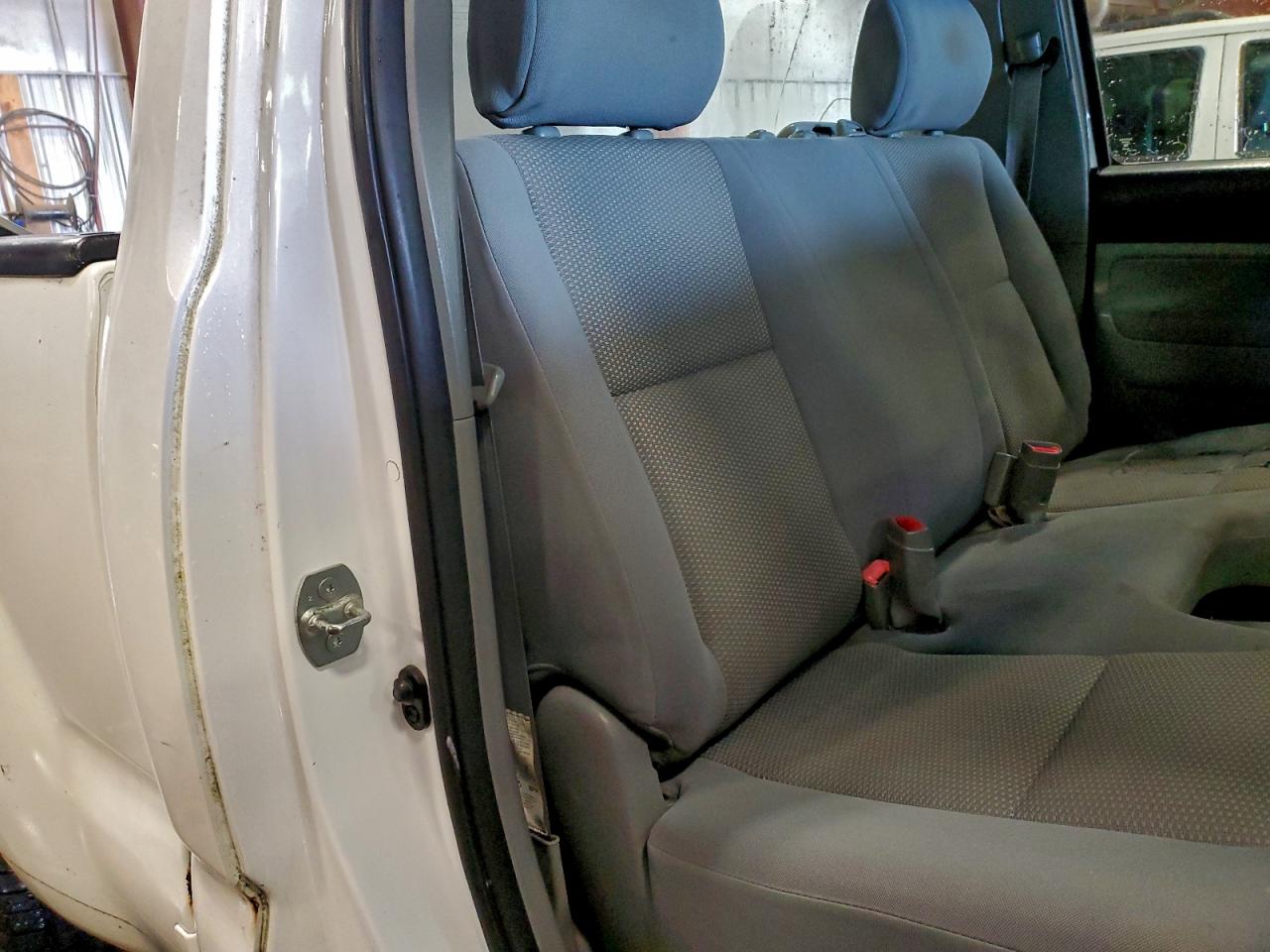 Toyota Tacoma Image 5