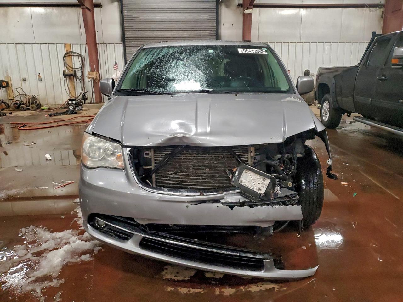 Chrysler Minivan Touring Image 5