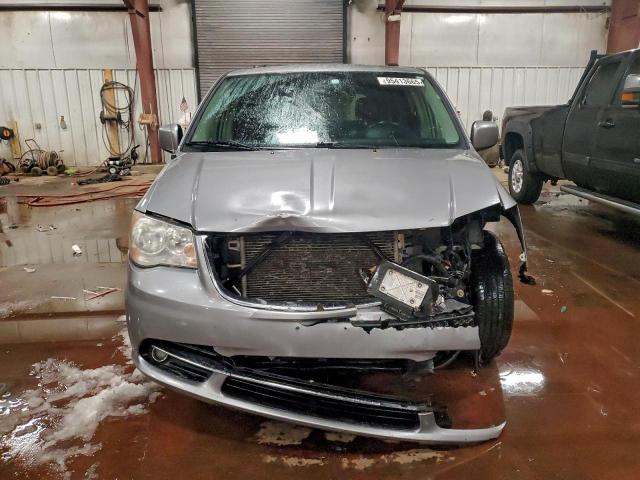 Chrysler Minivan Touring Image 5