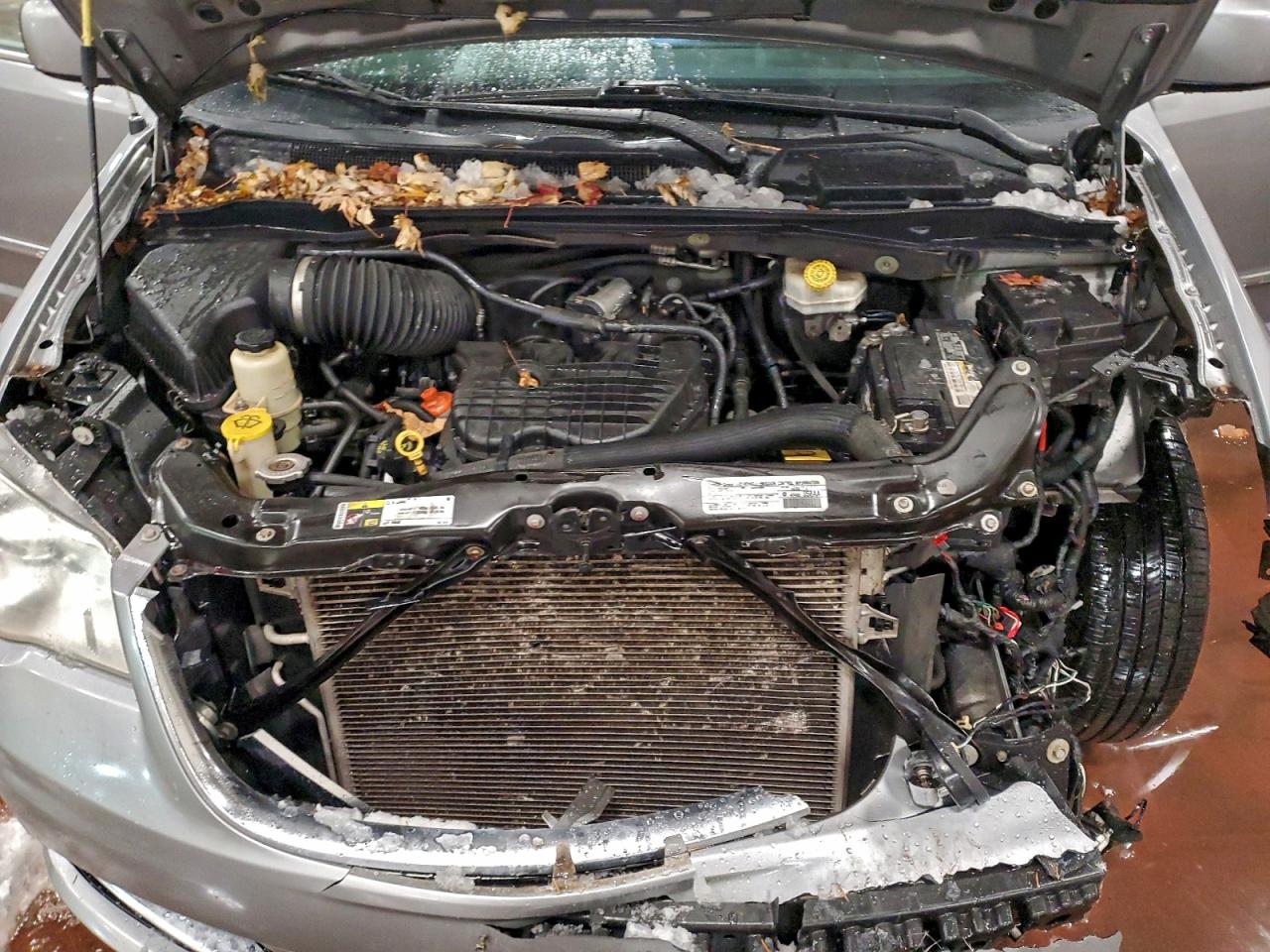 Chrysler Minivan Touring Image 13