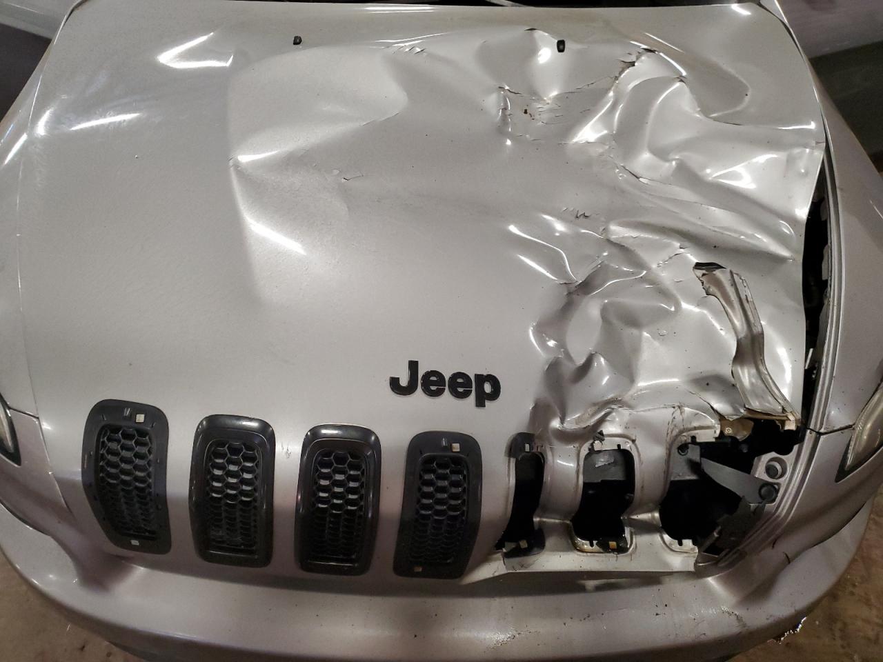 Jeep Grand Cherokee Latitude Image 3