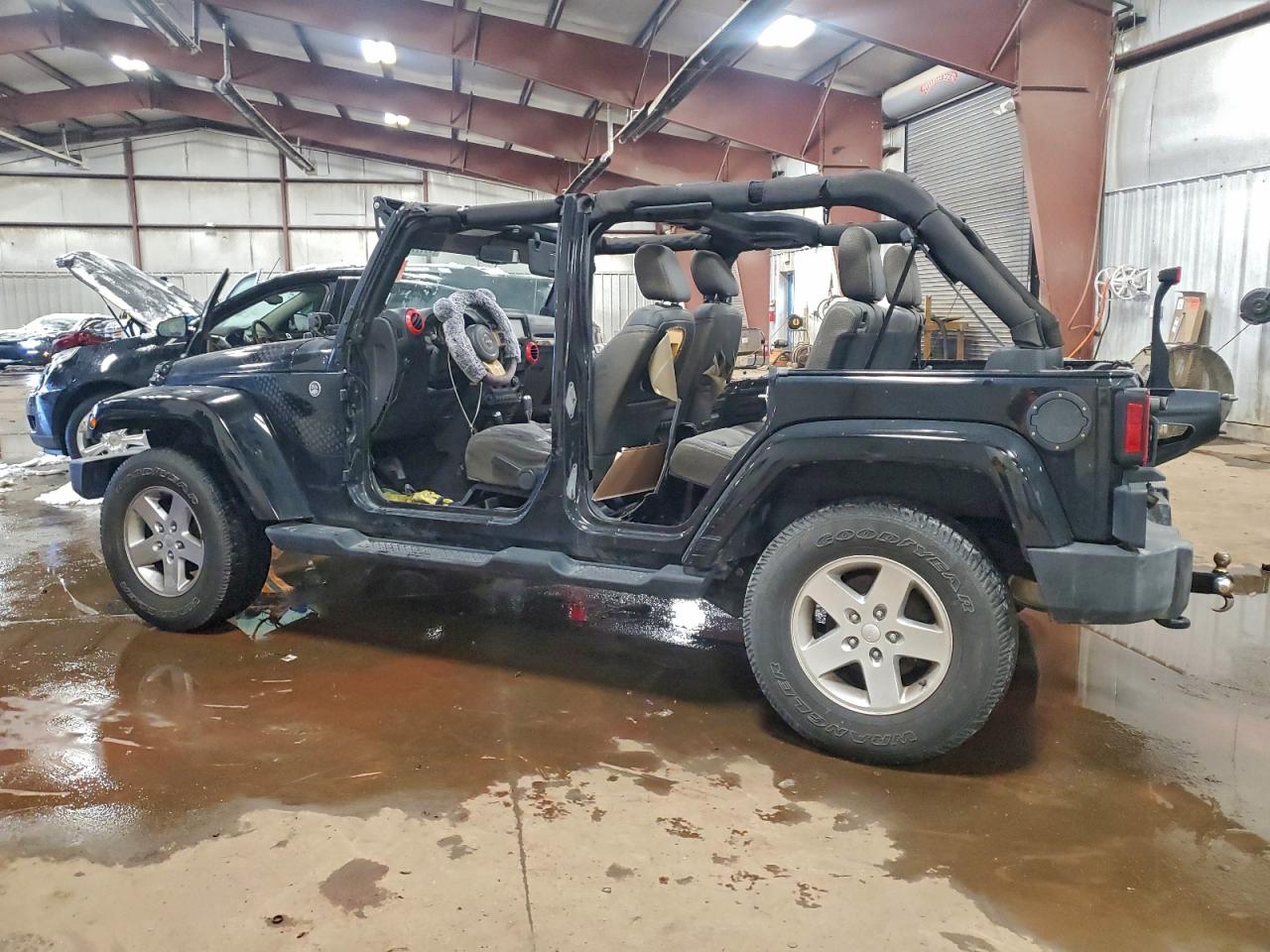 Jeep Wrangler Sahara Image 6