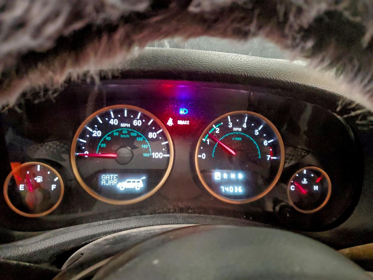 Jeep Wrangler Sahara Image 8