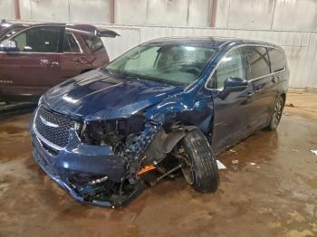  Salvage Chrysler Pacifica