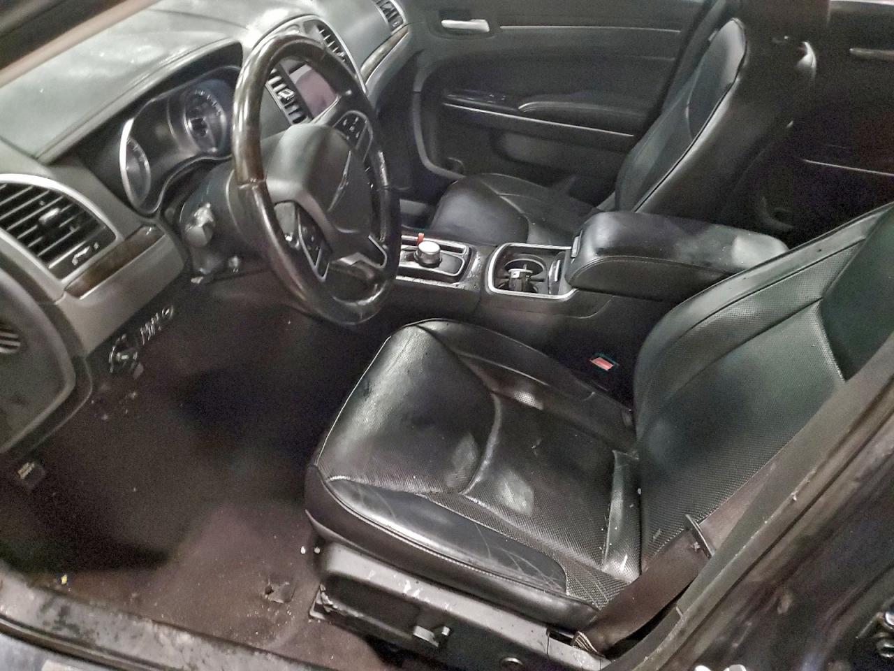 Chrysler 300 Image 9