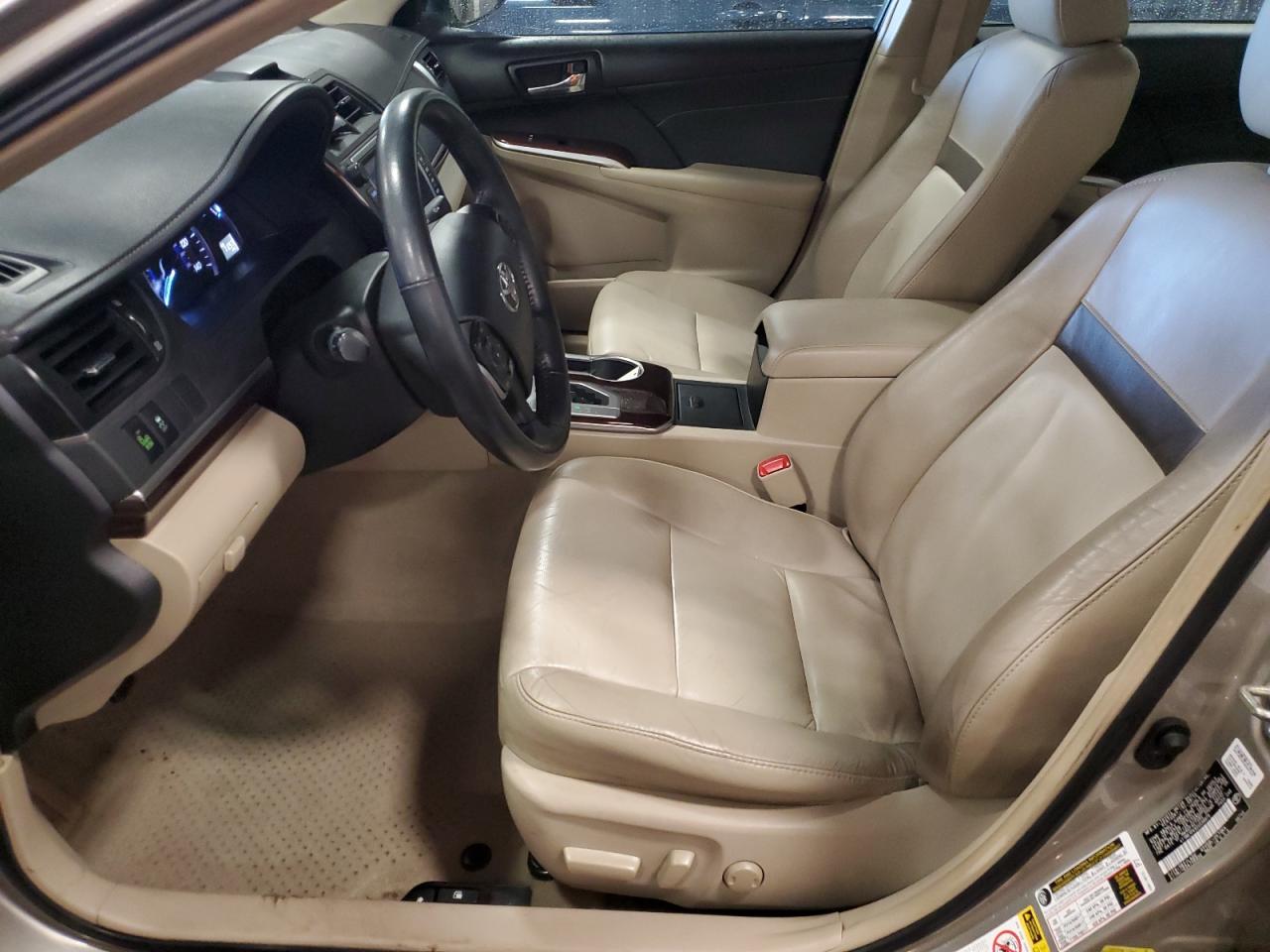 Toyota Camry Se Image 10