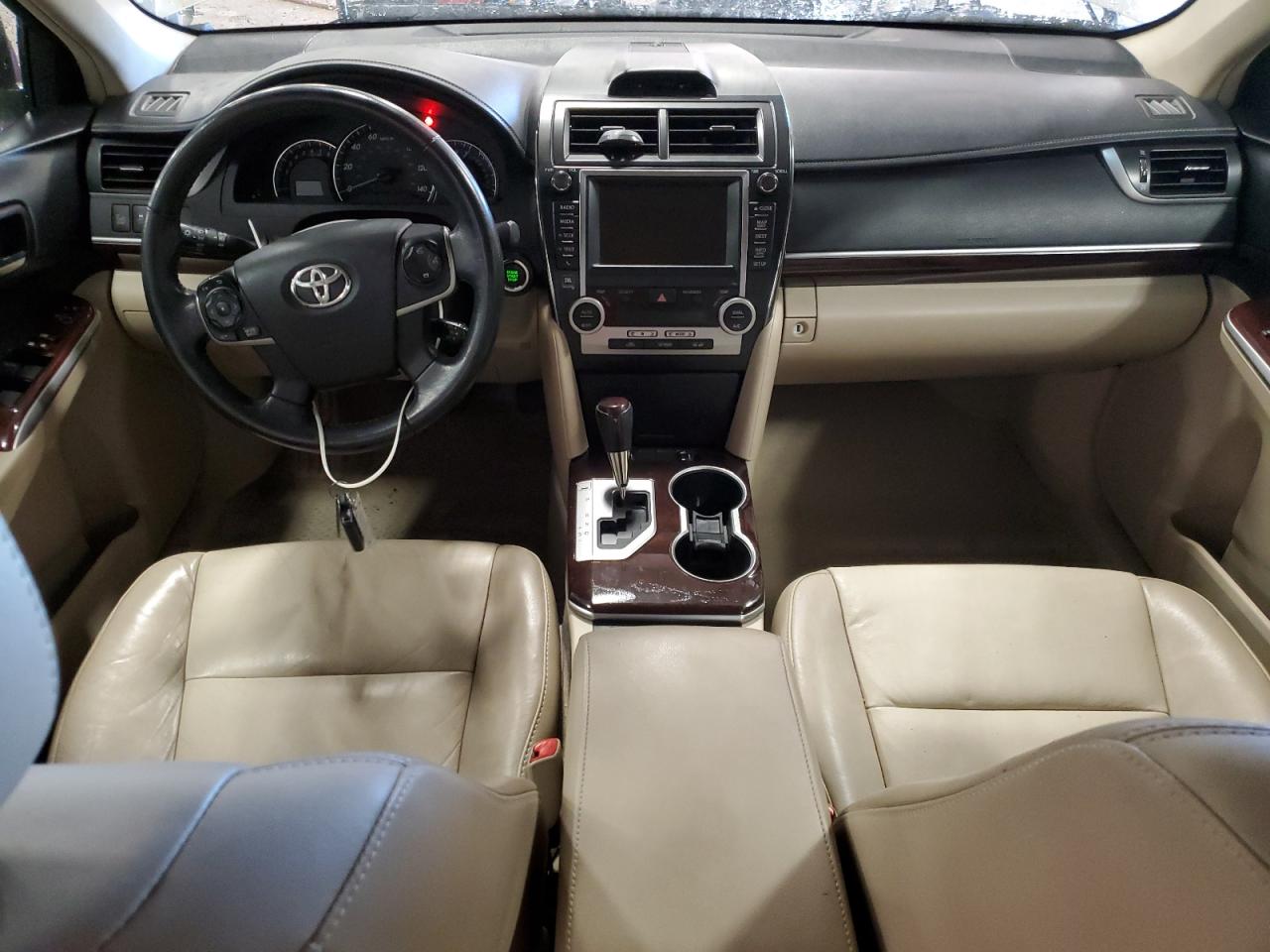 Toyota Camry Se Image 8