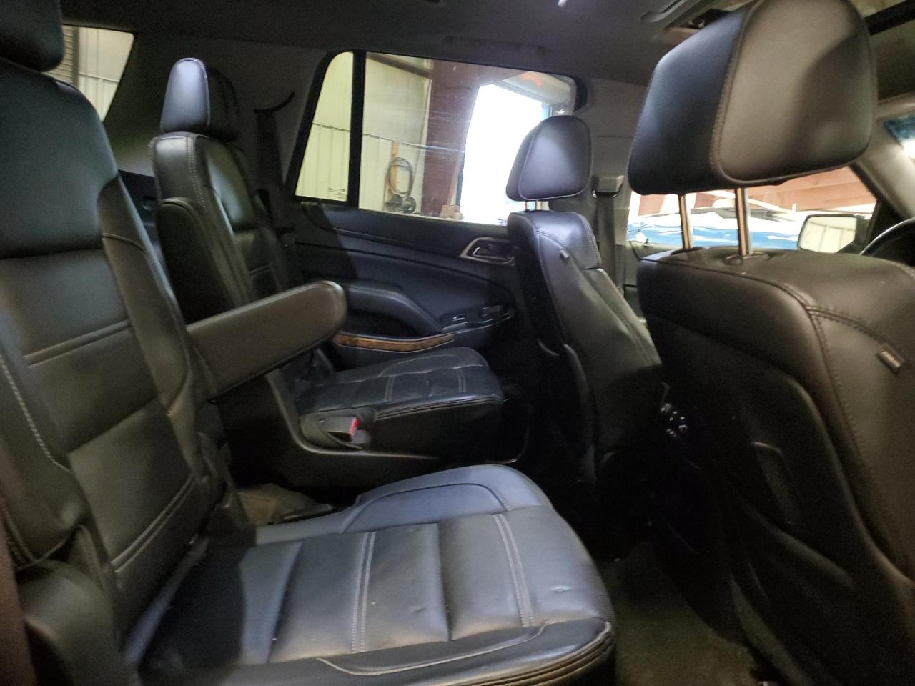 GMC Yukon Denali Image 8