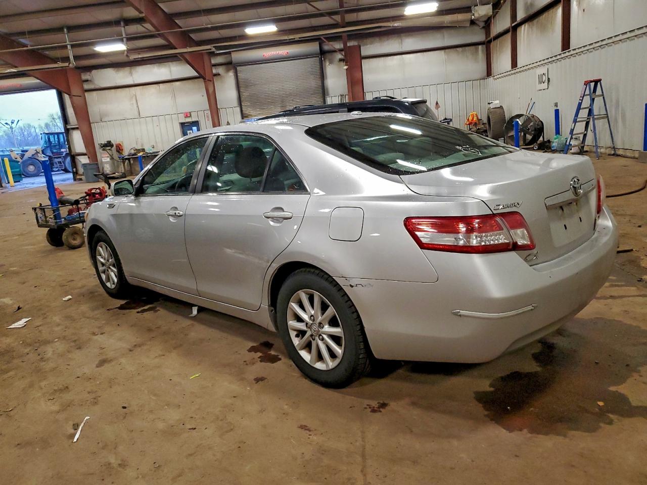 Toyota Camry Base Image 8