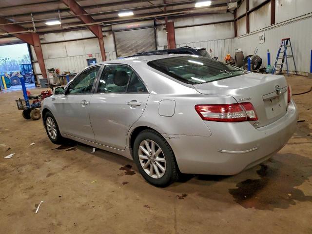 Toyota Camry Base Image 8