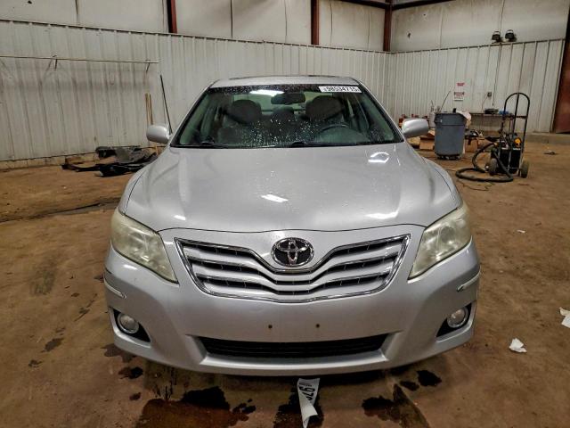 Toyota Camry Base Image 2
