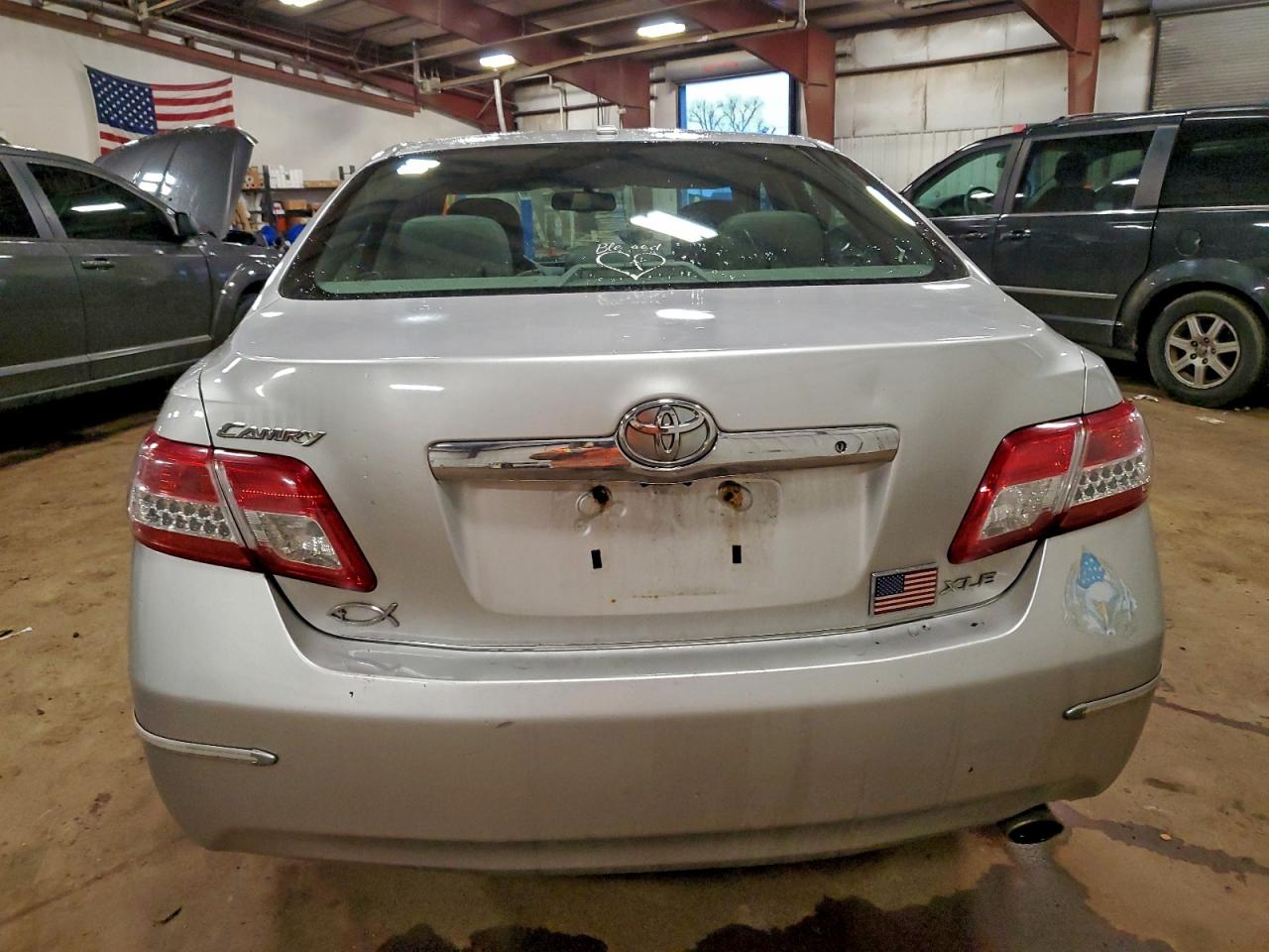 Toyota Camry Base Image 11