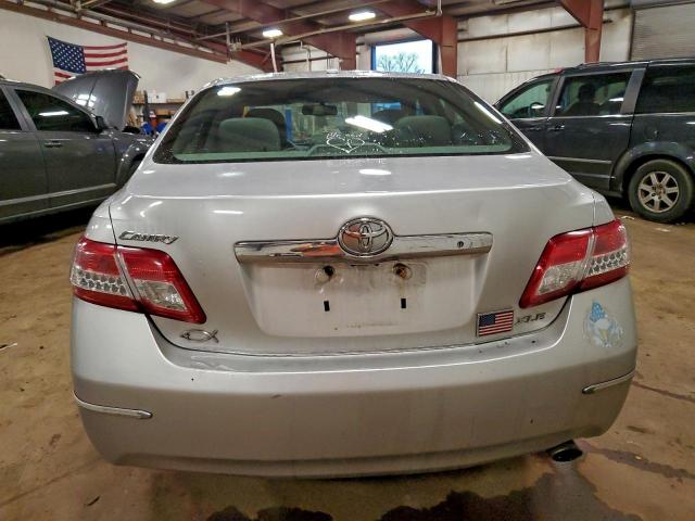 Toyota Camry Base Image 11