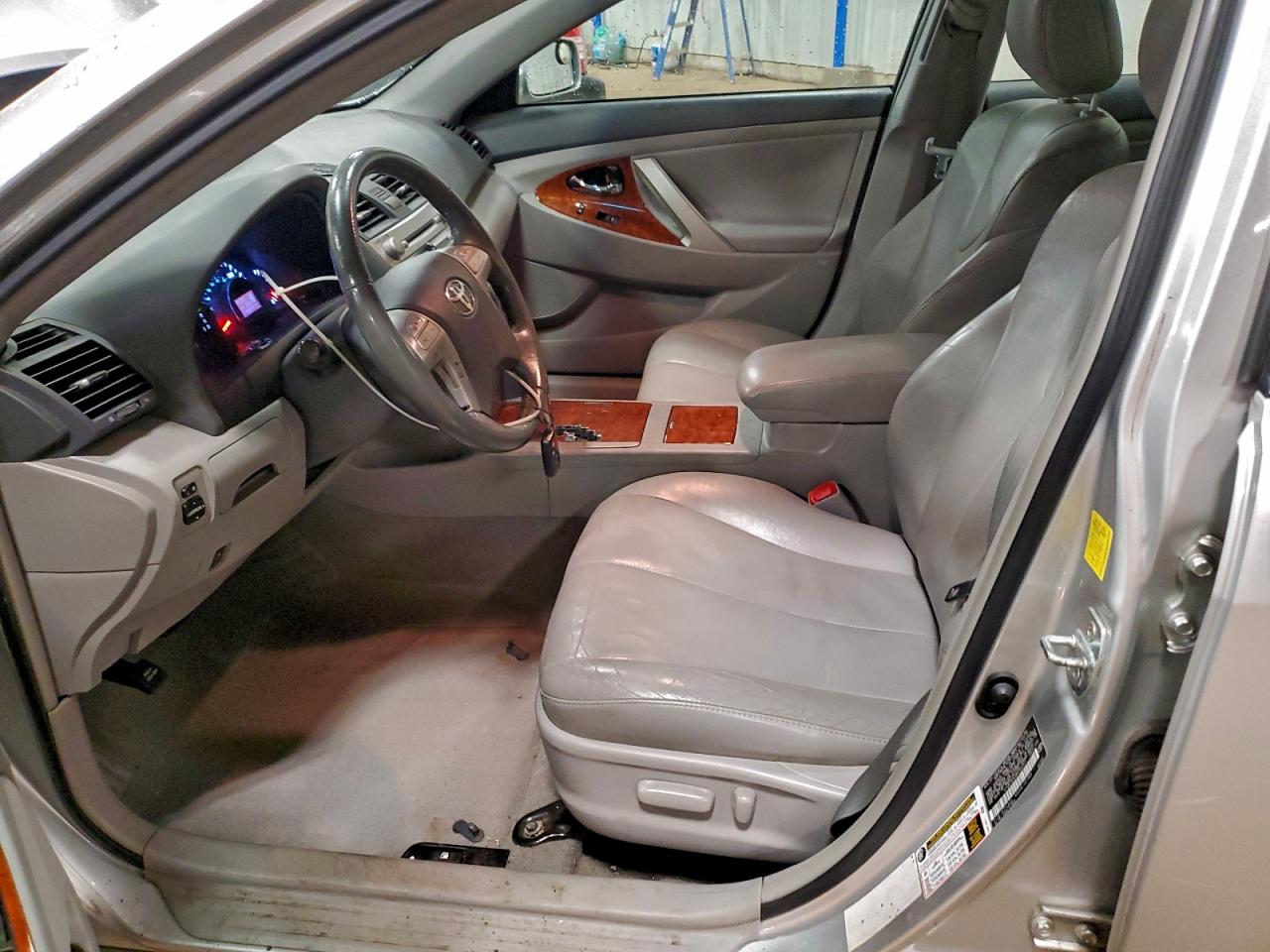 Toyota Camry Base Image 10