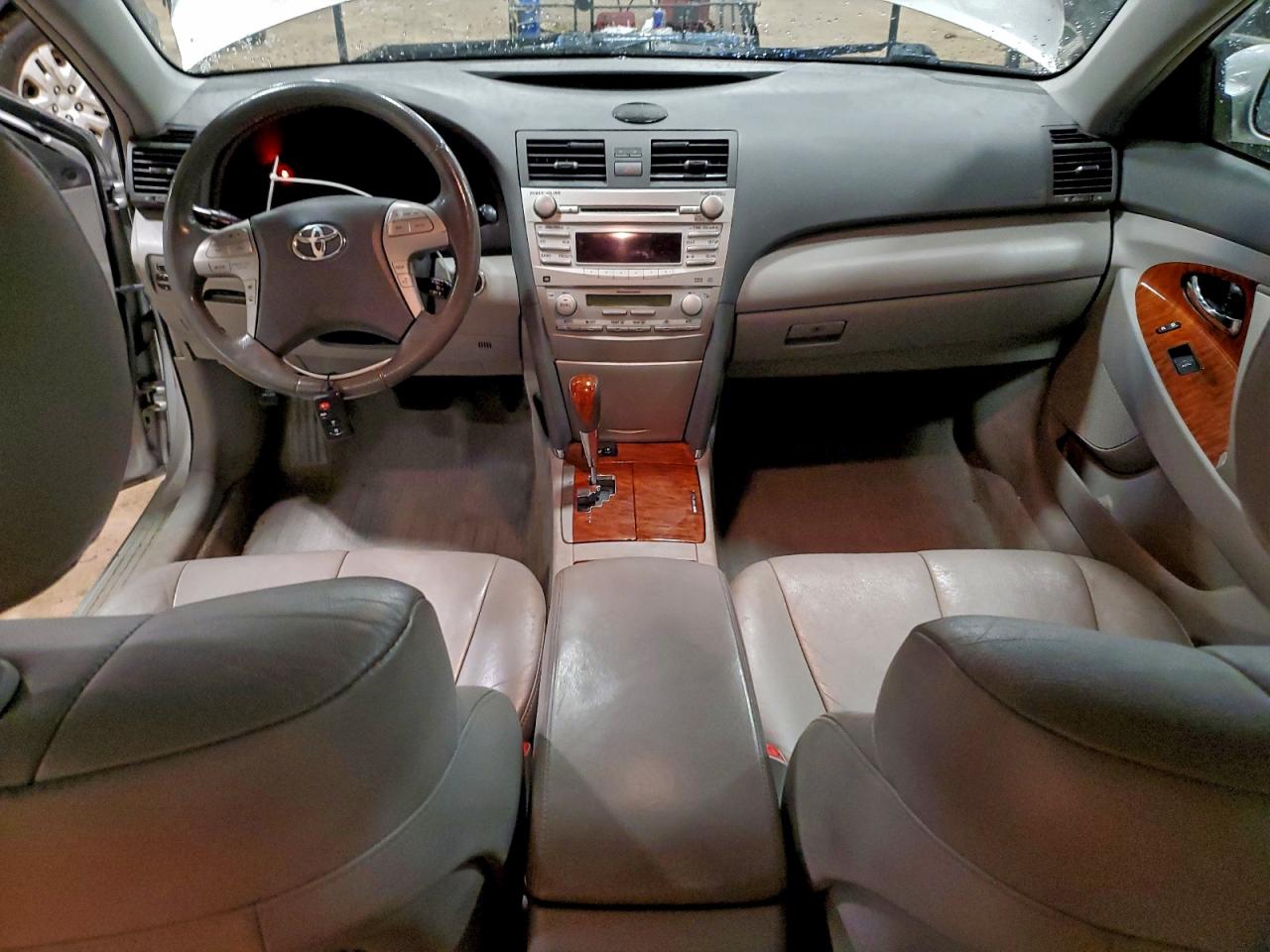 Toyota Camry Base Image 6