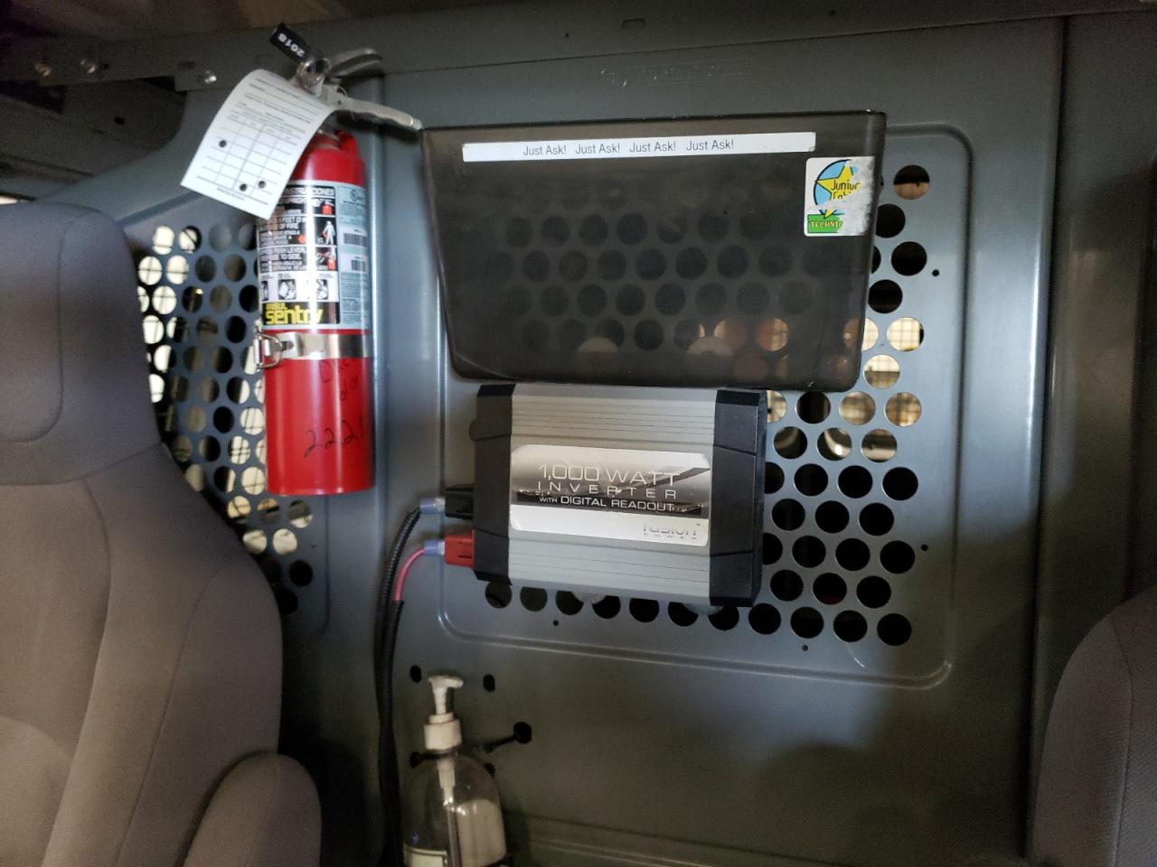 Ford Econoline E250 Van Image 8