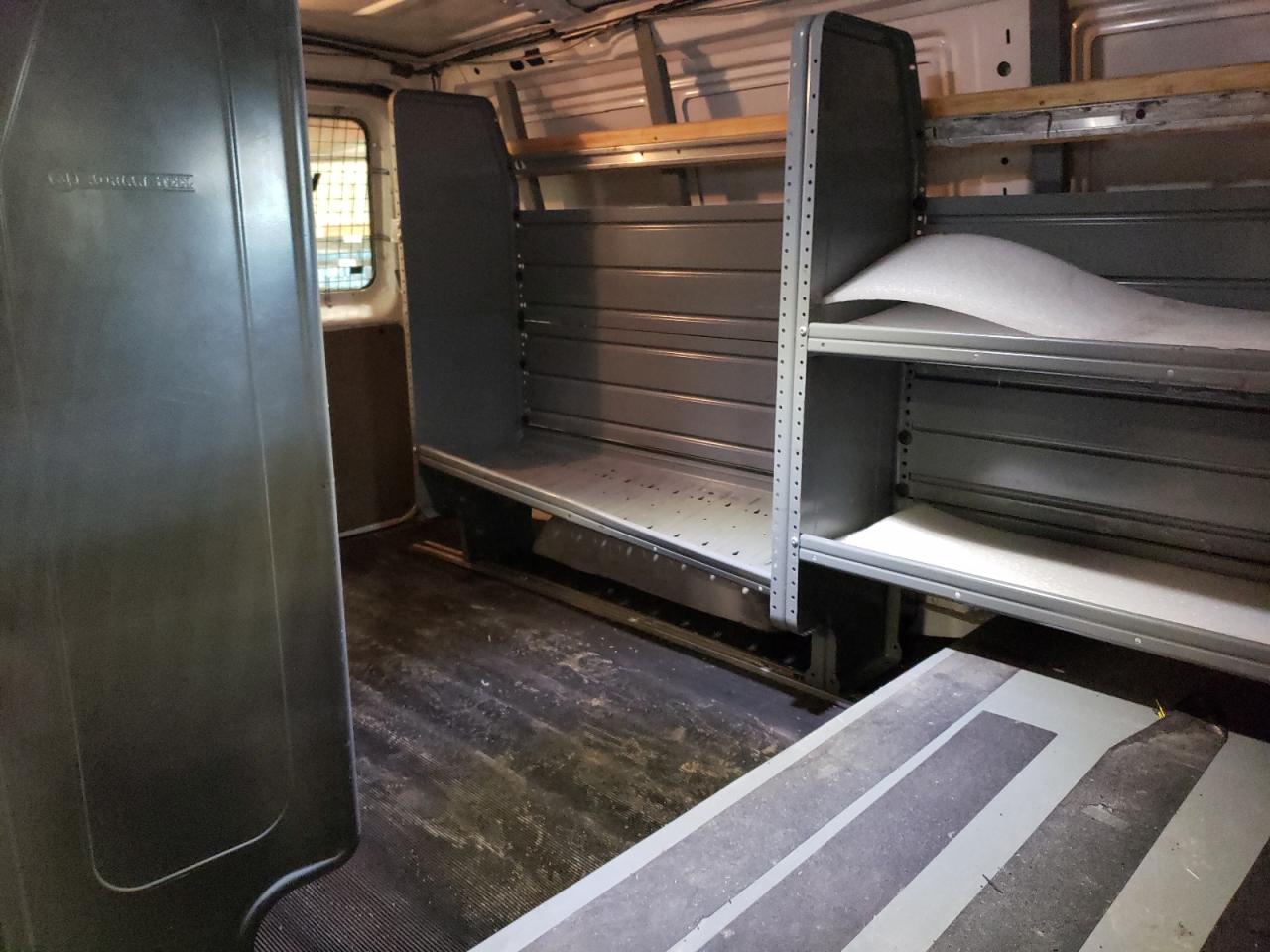 Ford Econoline E250 Van Image 13