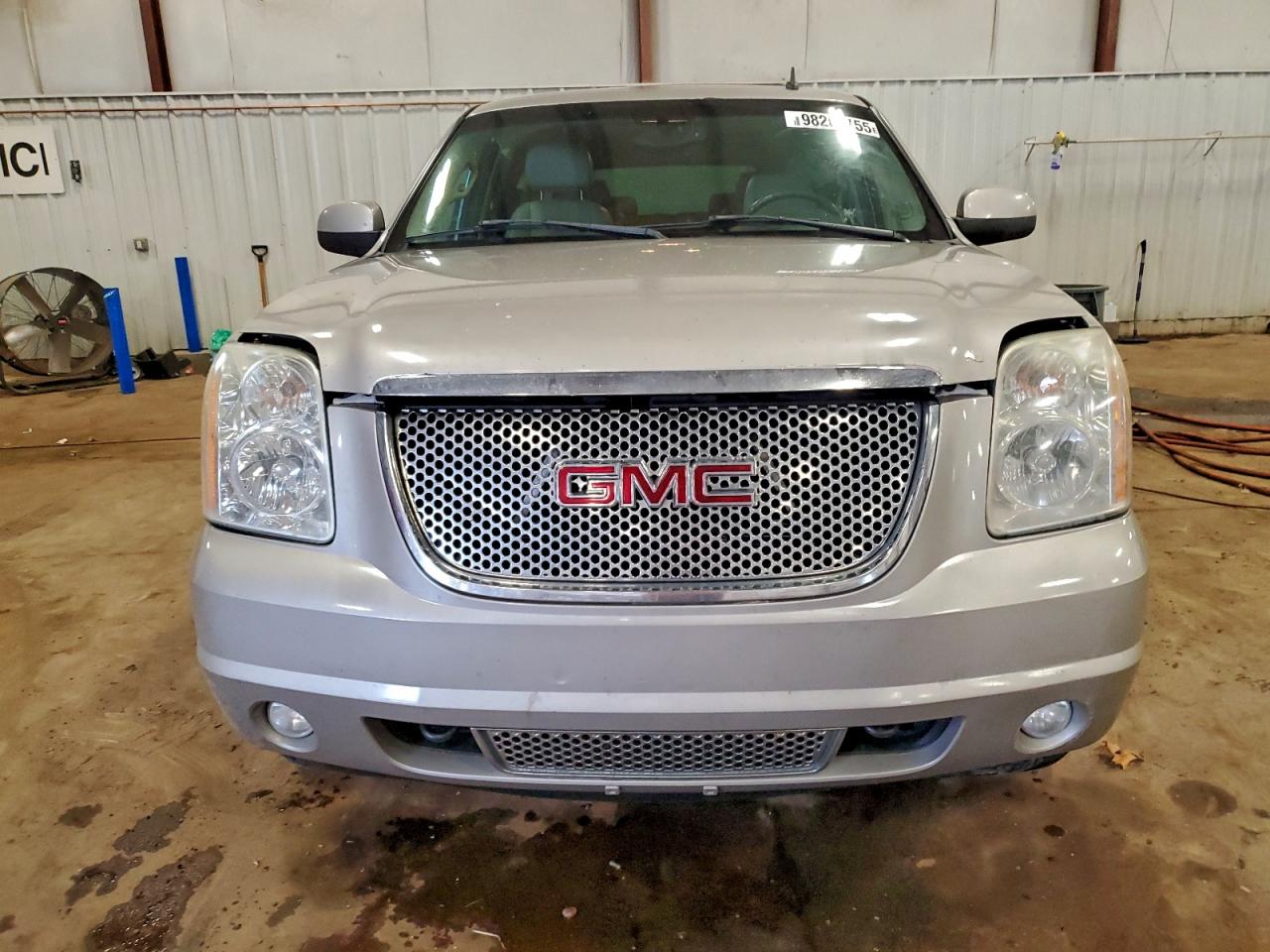 GMC Yukon Image 3