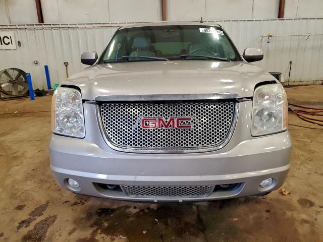GMC Yukon Image 3