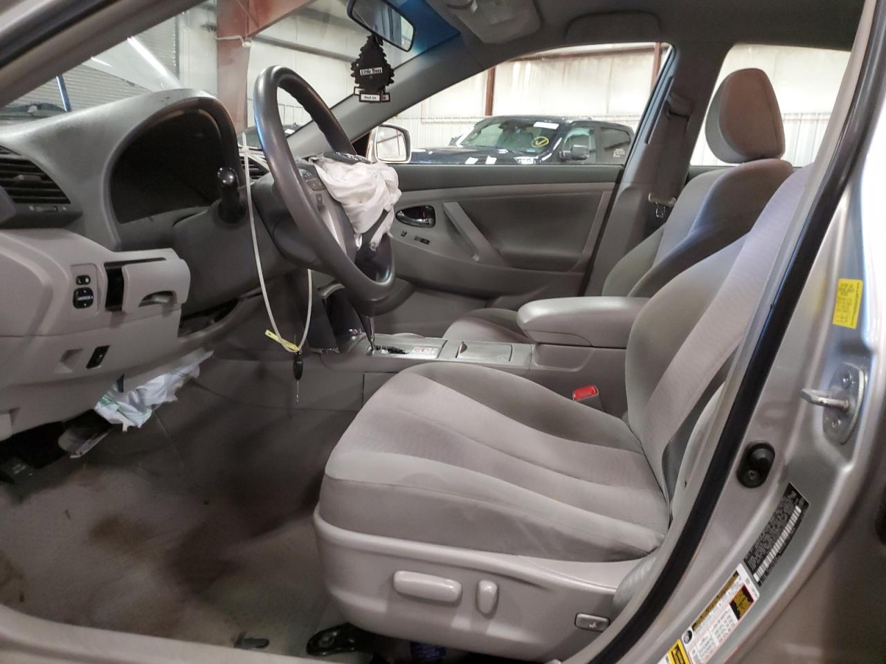Toyota Camry Base Image 7