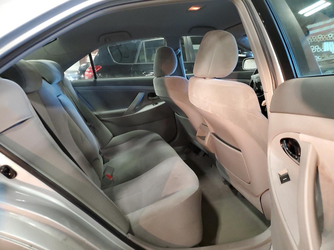 Toyota Camry Base Image 6