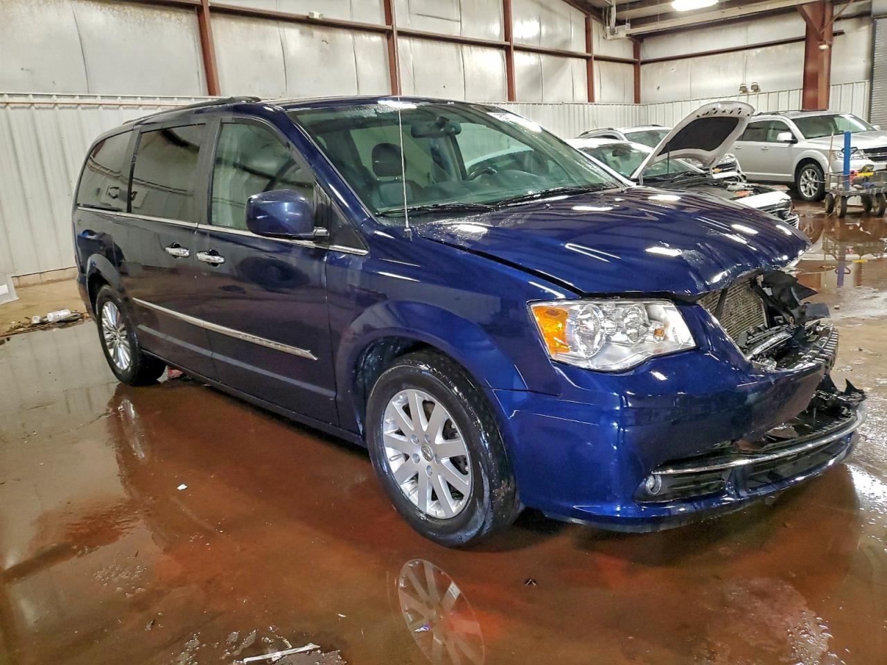 Chrysler Minivan Touring Image 2