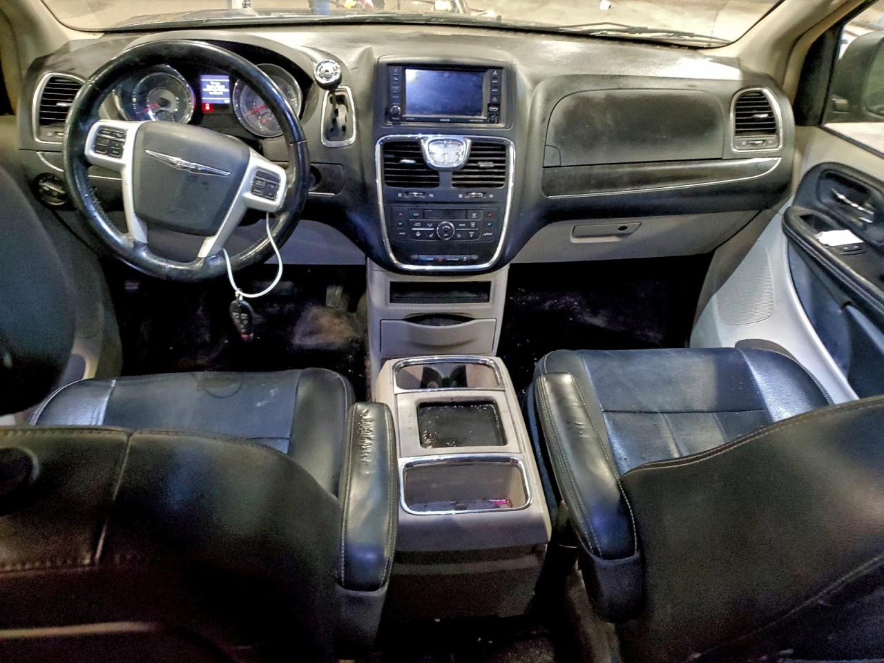 Chrysler Minivan Touring Image 8