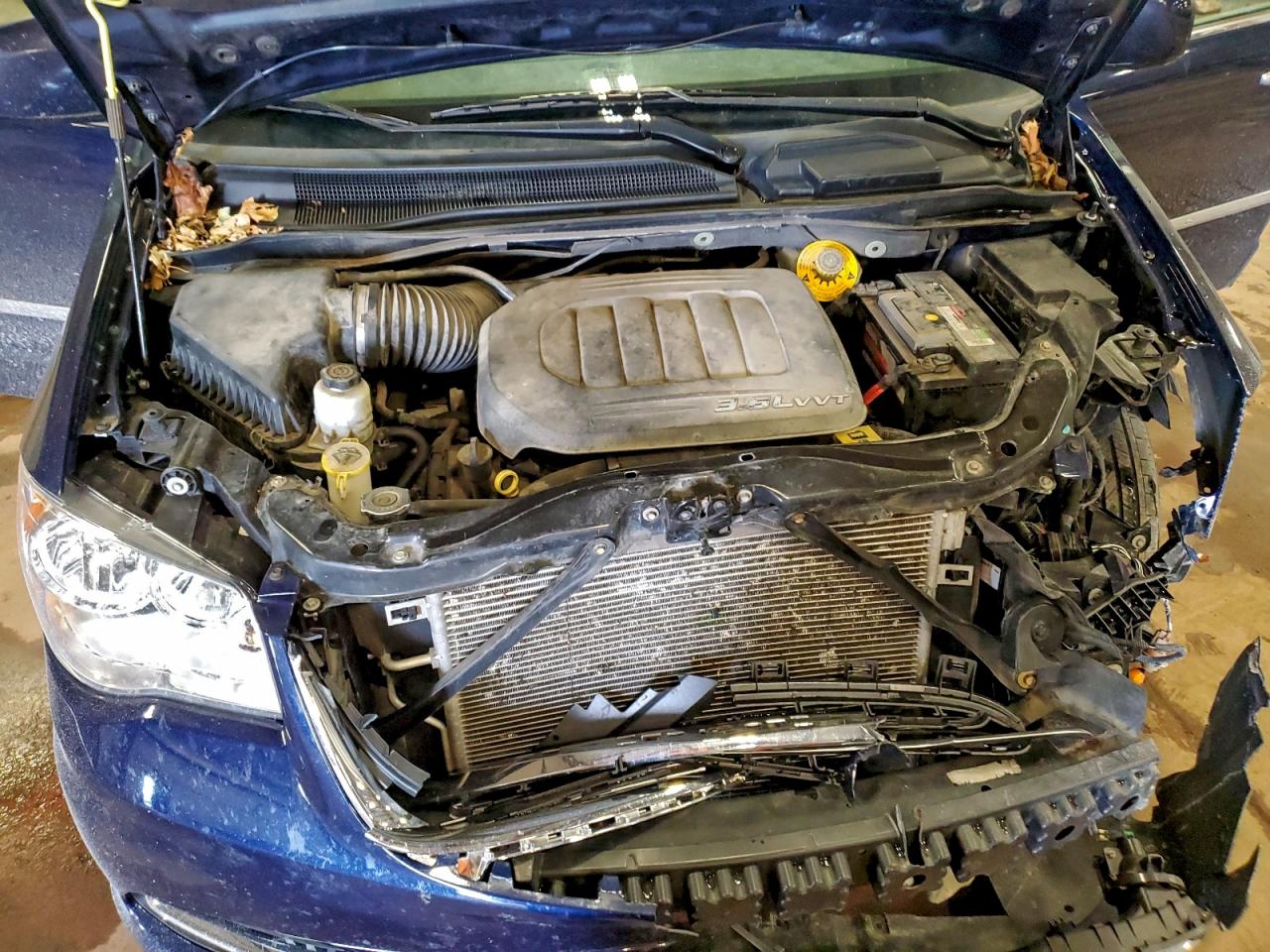 Chrysler Minivan Touring Image 10