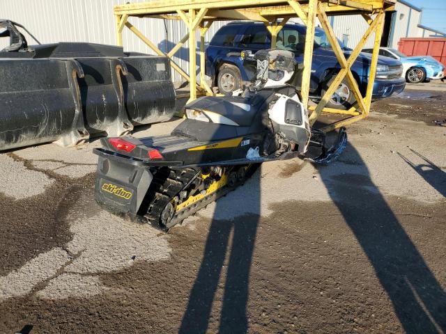 Ski-Doo Snowmobile Image 3