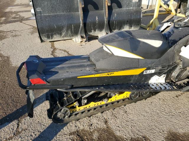 Ski-Doo Snowmobile Image 6