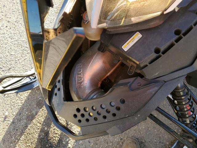 Ski-Doo Snowmobile Image 9