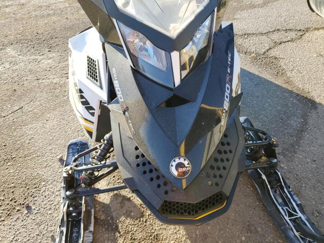 Ski-Doo Snowmobile Image 7