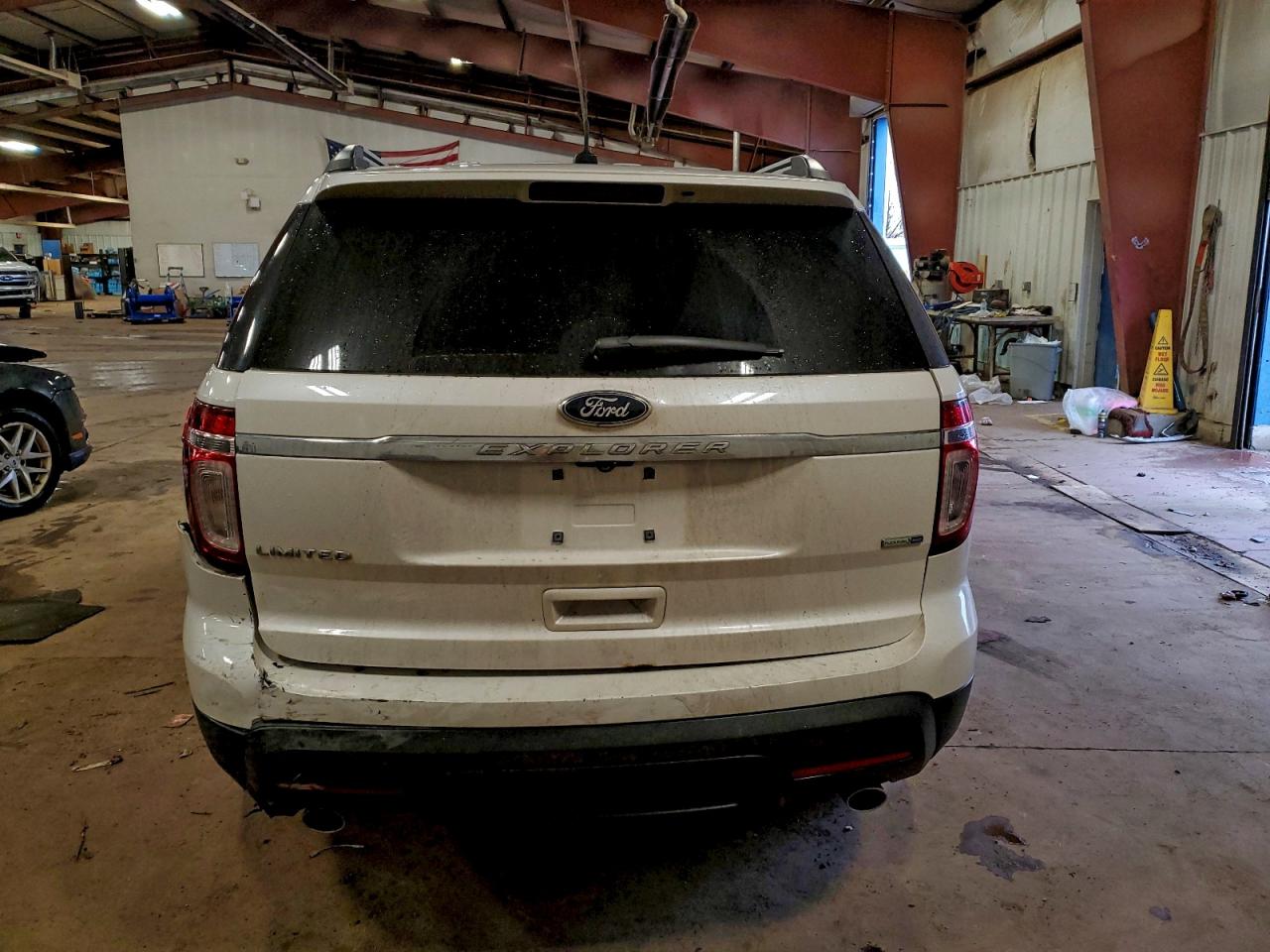 Ford Explorer Limited Image 5