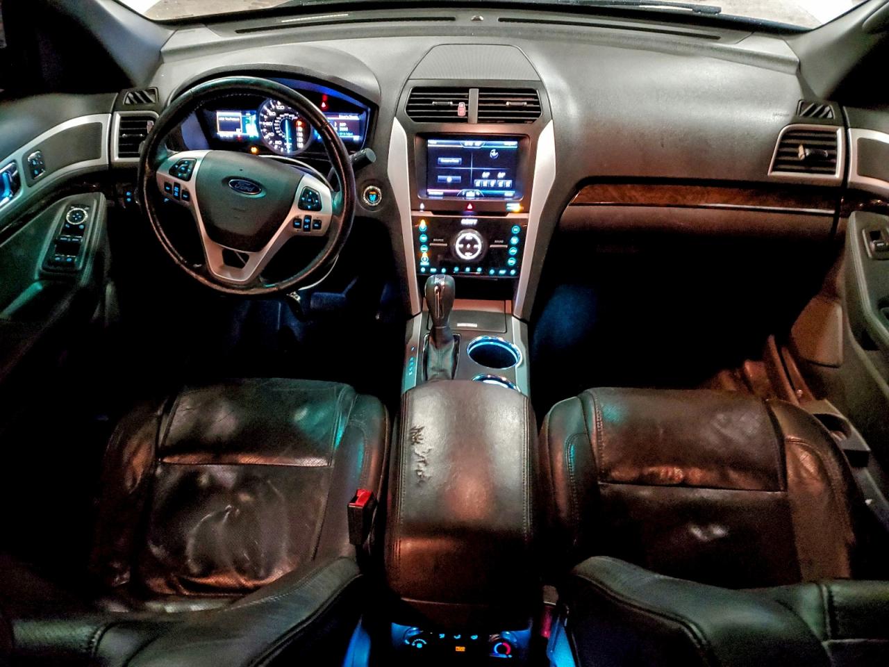 Ford Explorer Limited Image 3