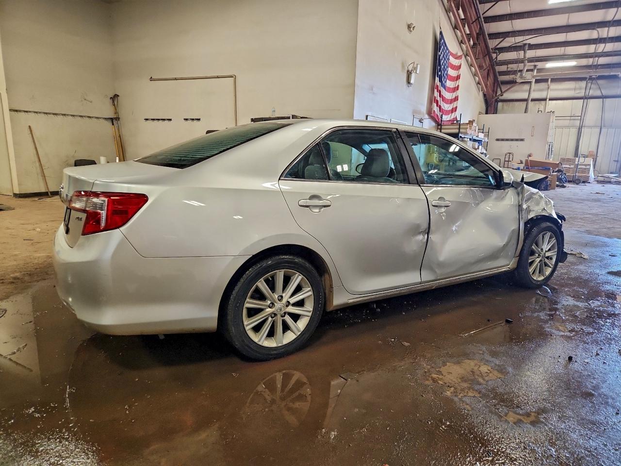 Toyota Camry L Image 11