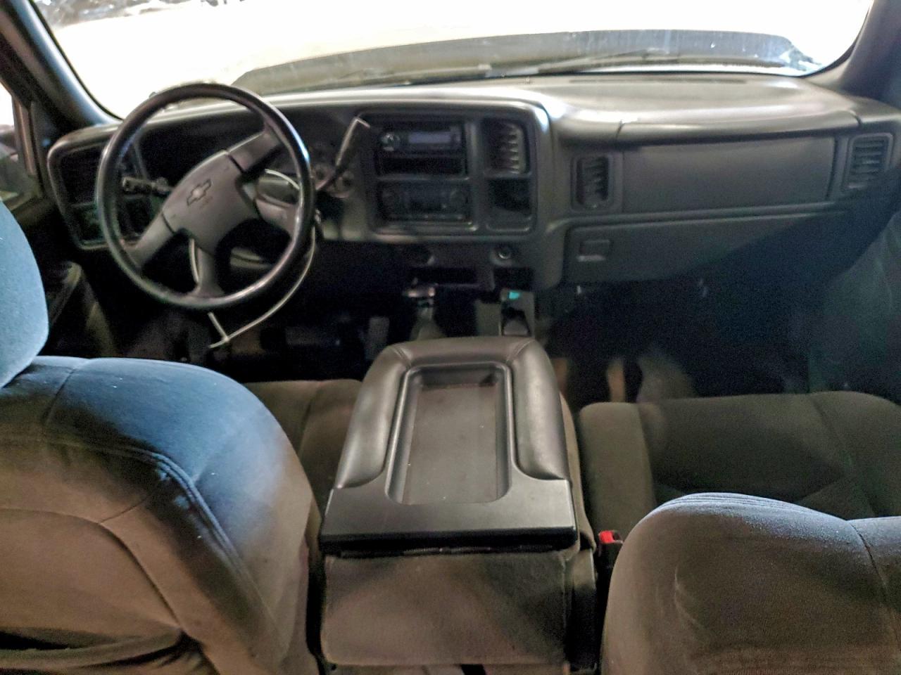 Chevrolet Silverado K3500 Image 6