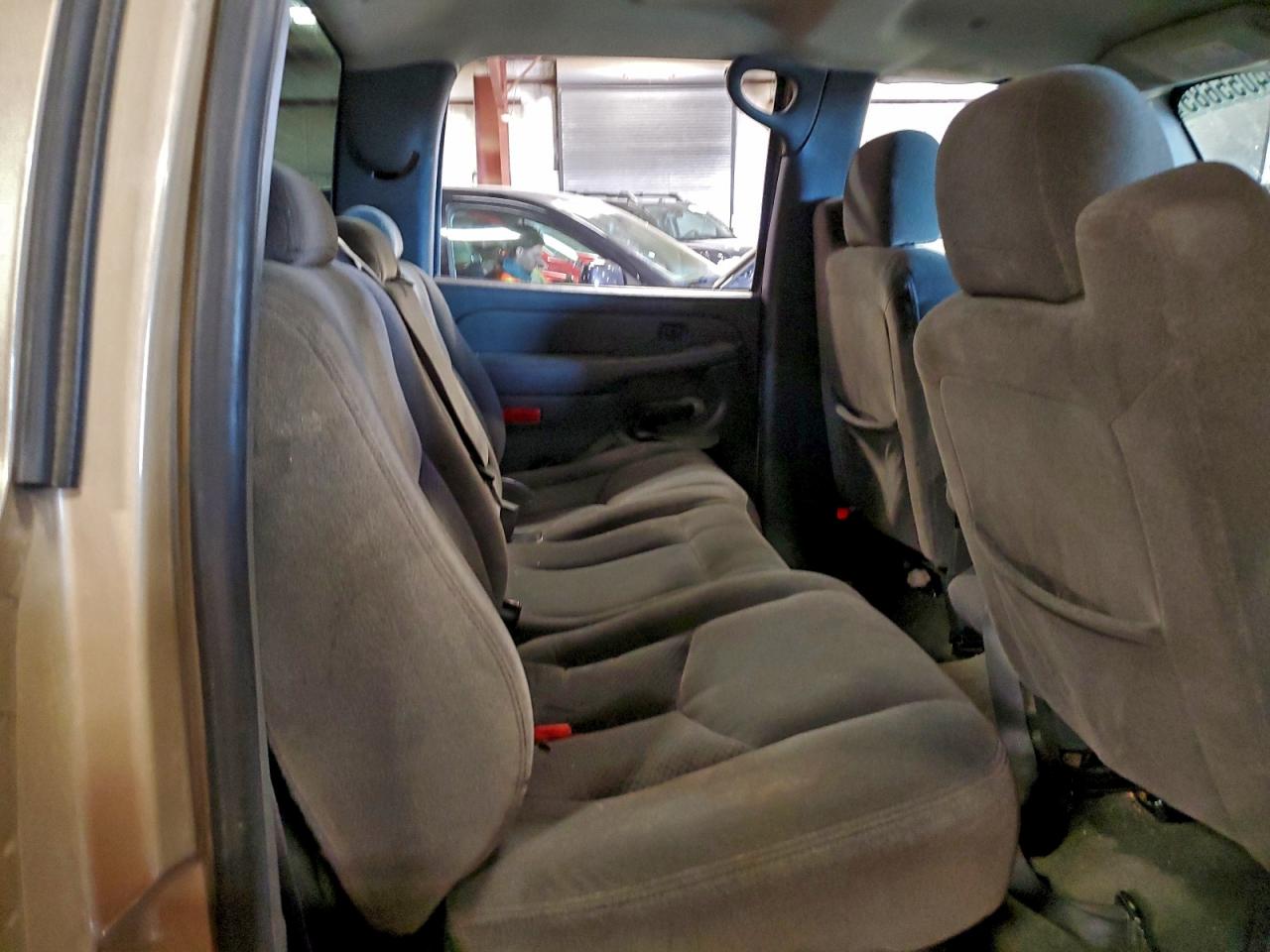 Chevrolet Silverado K3500 Image 3