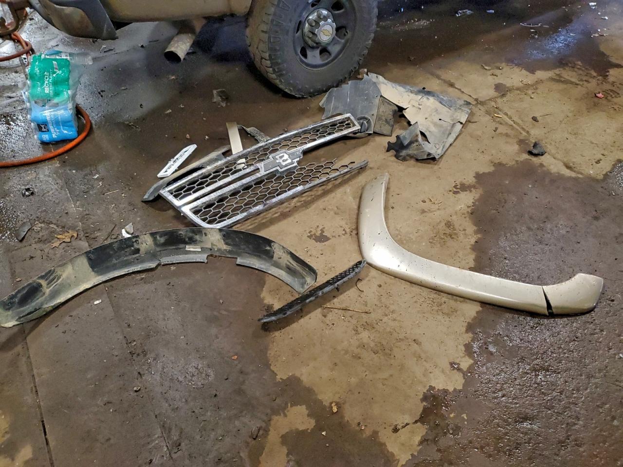 Chevrolet Silverado K3500 Image 10