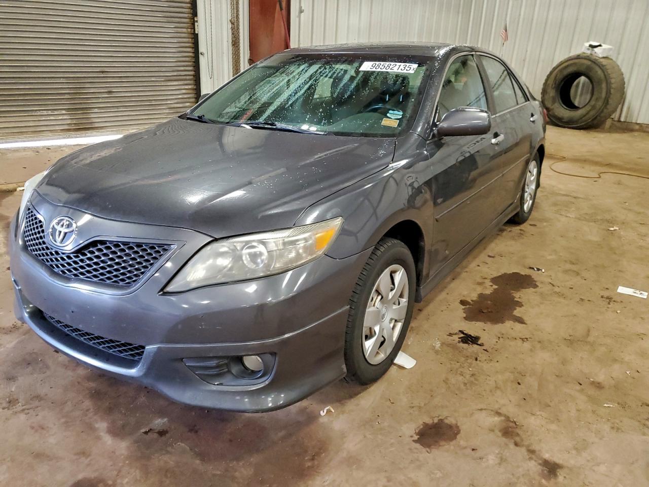 Toyota Camry Se Image 1