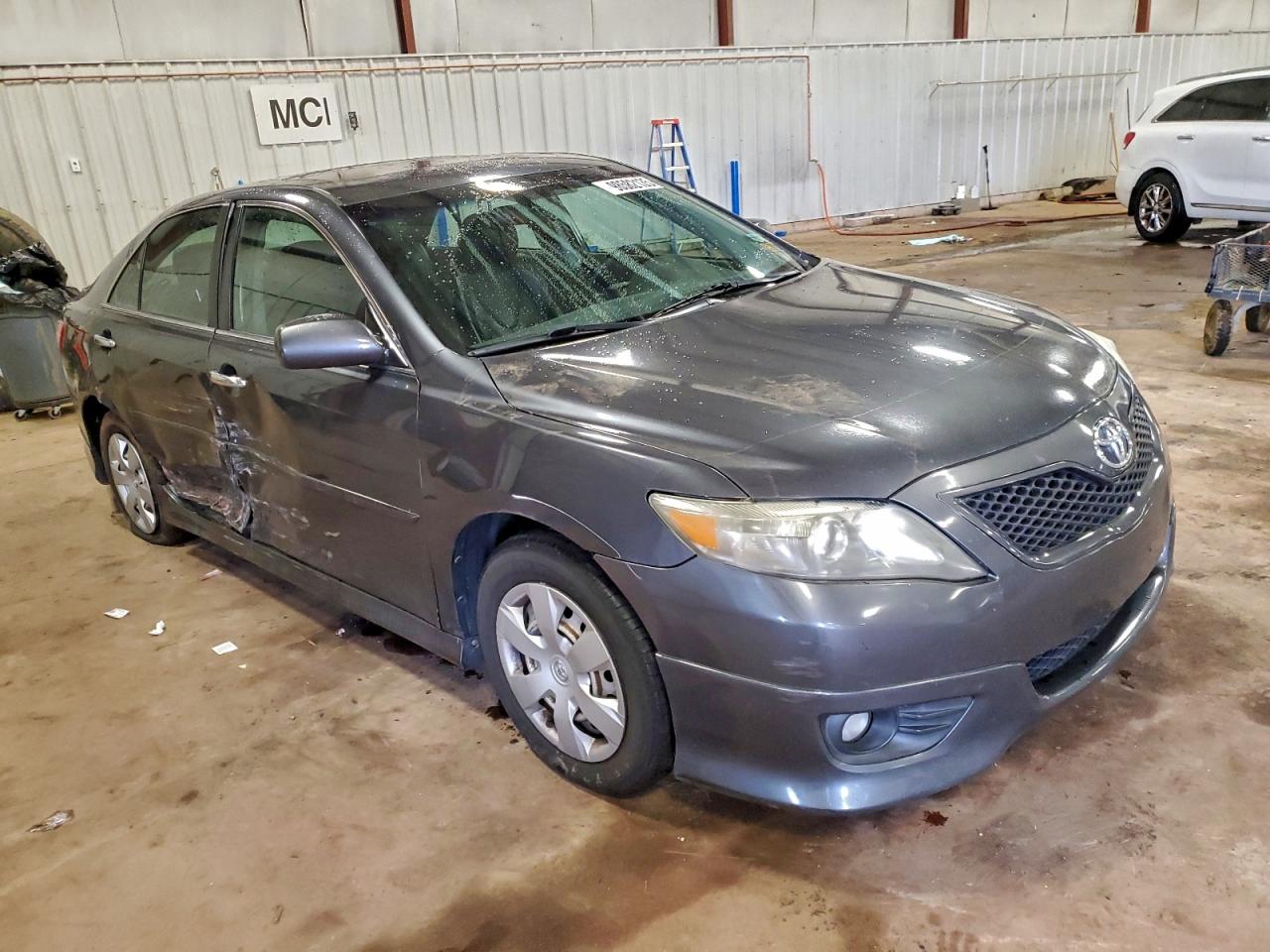 Toyota Camry Se Image 11