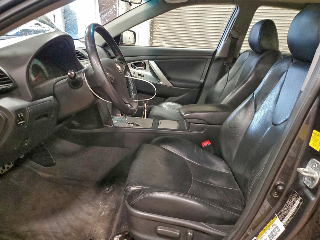 Toyota Camry Se Image 6